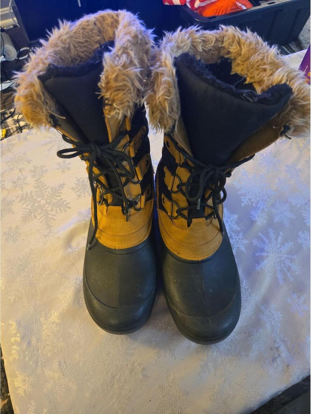 Tundra Winter Snow Boots - Size 9 - Faux Fur Trim Waterproof Footbed